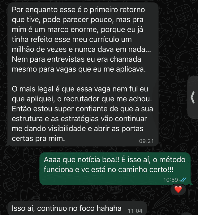 Print da mensagem real de WhatsApp da Gladys contando que um recrutador encontrou o perfil dela